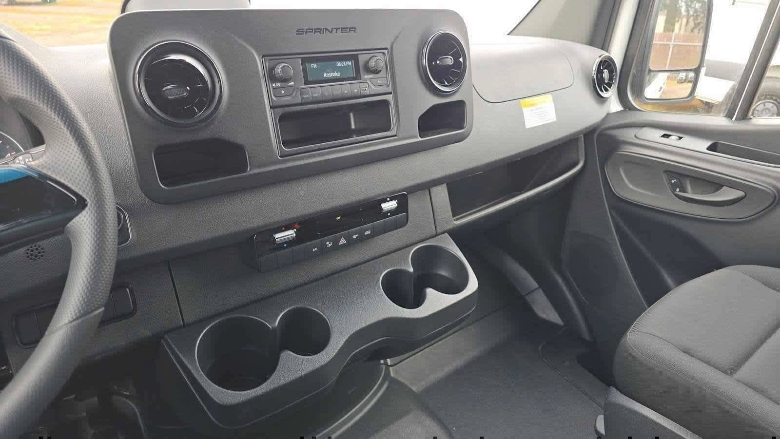 Used 2025 Mercedes-Benz Sprinter 2500 image 35