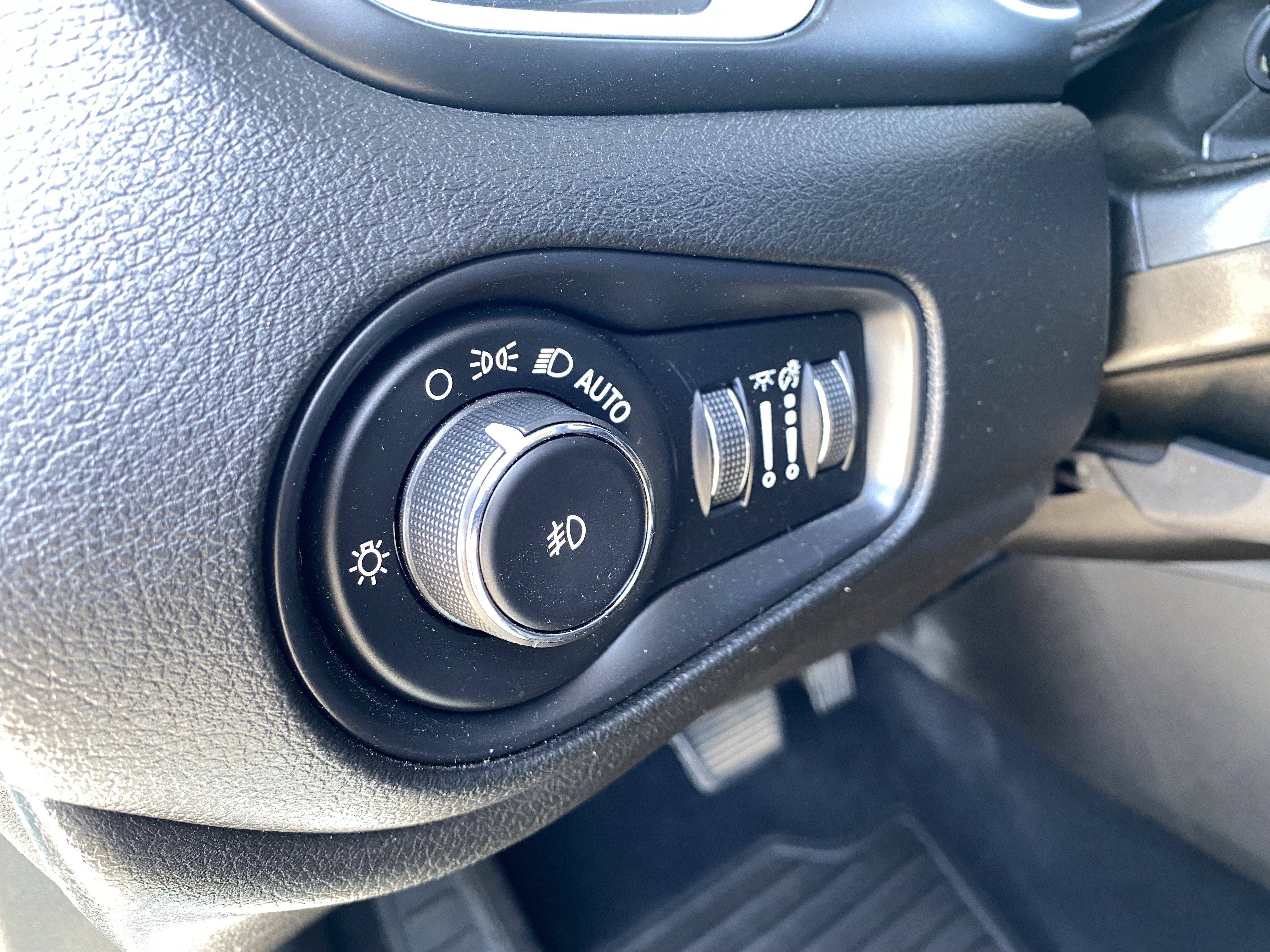 Used 2021 Jeep Renegade Latitude FWD image 20