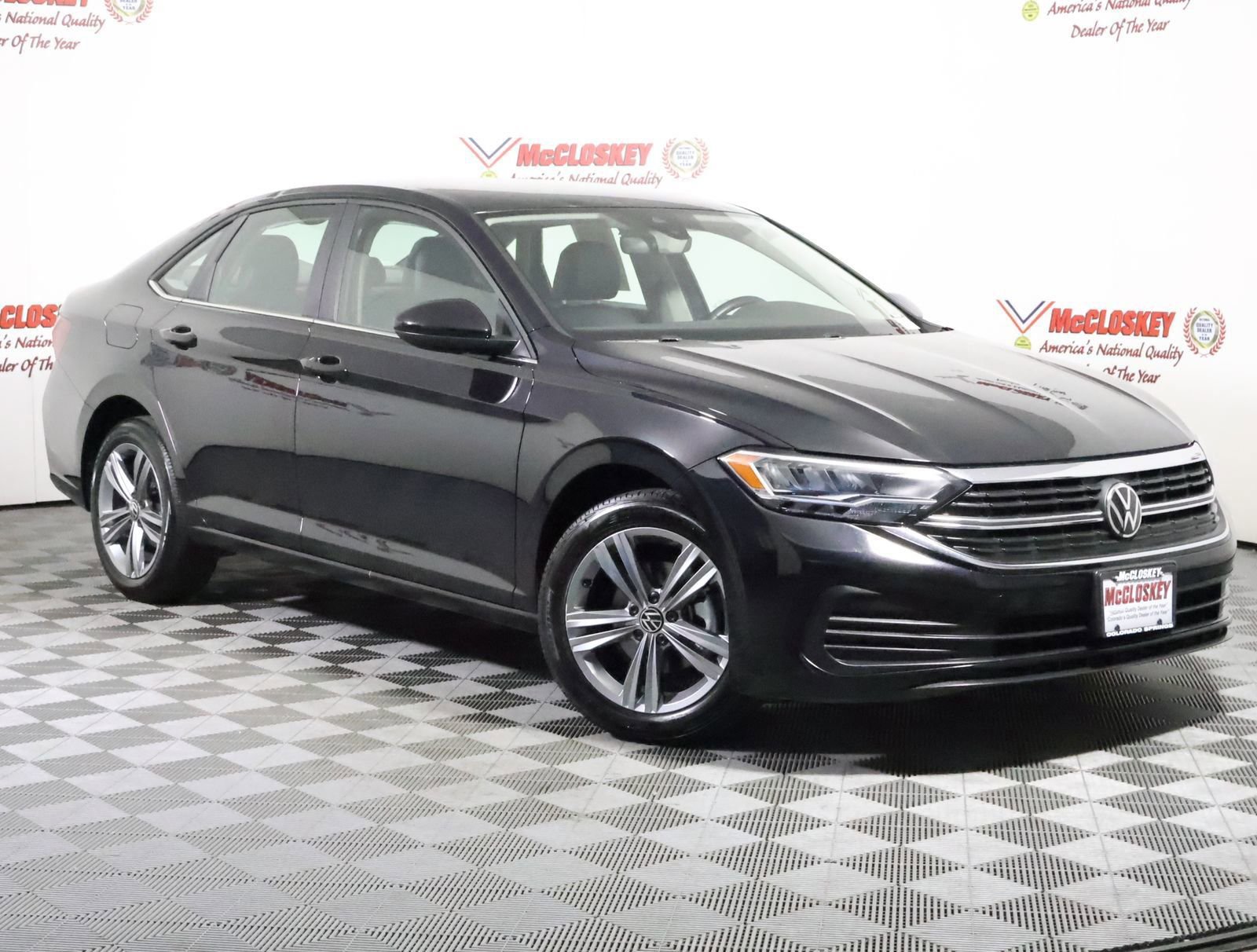 Used 2024 Volkswagen Jetta SE image 3