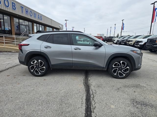 Used 2024 Chevrolet Trax RS w/ Sunroof Package image 2