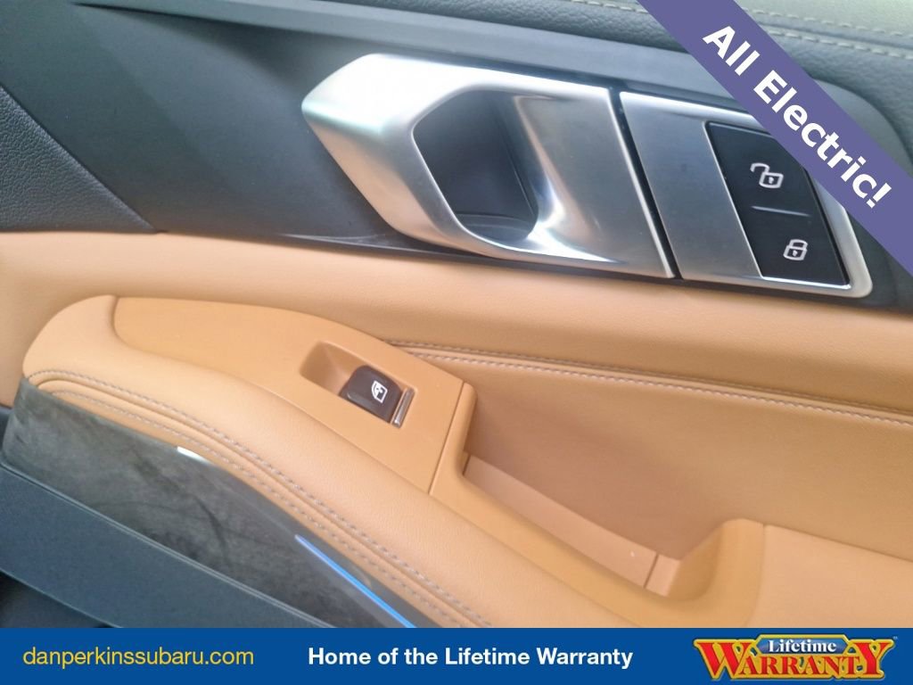 Used 2023 BMW X5 xDrive45e image 24