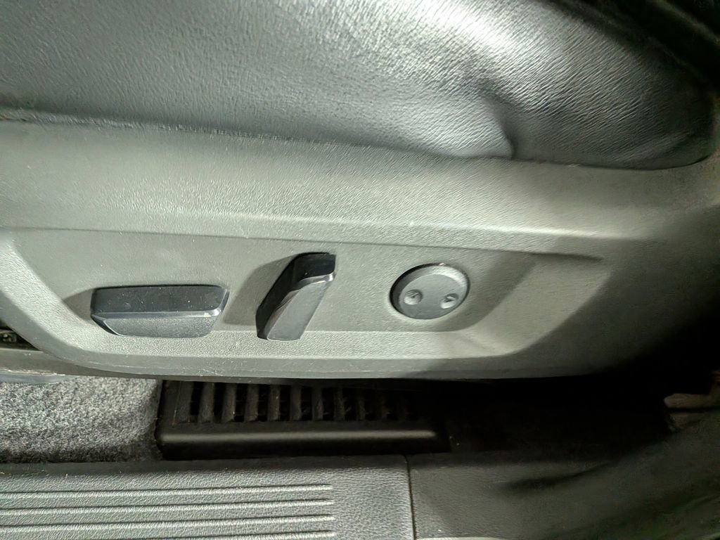 Used 2023 Nissan Rogue SV image 17