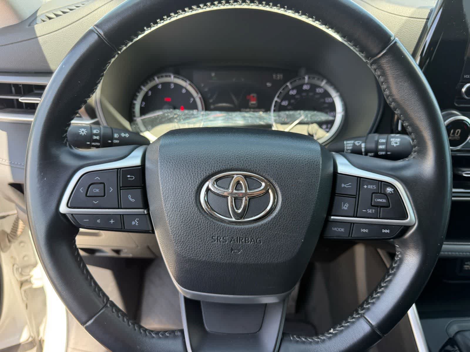 Used 2023 Toyota Highlander LE AWD/4WD image 21