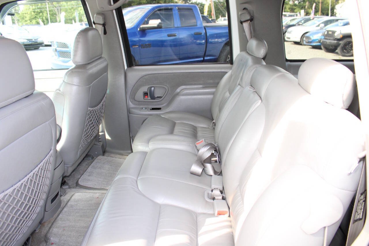 Used 1999 GMC Suburban 4WD w/ Marketing Opt Pkg 3 image 26