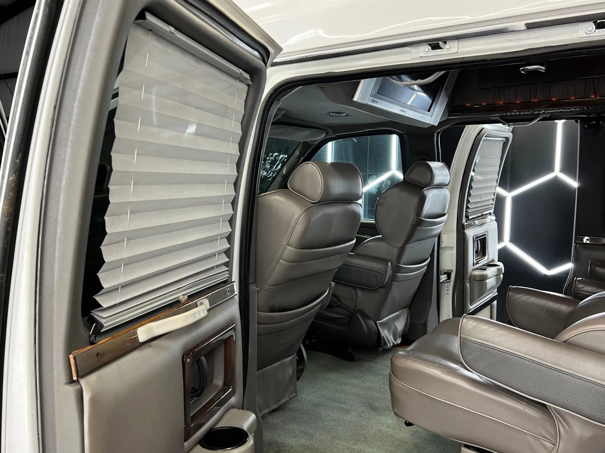 Used 2006 Chevrolet Express 1500 w/ Preferred Equipment Group image 29