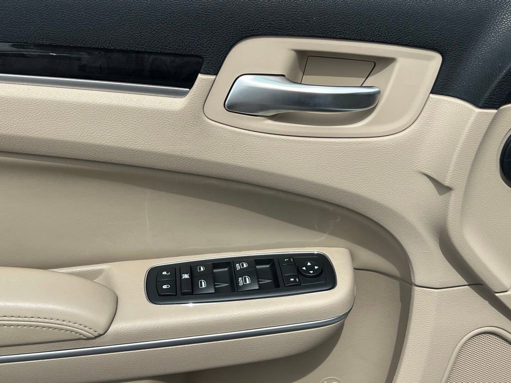 Used 2013 Chrysler 300 AWD w/ Driver Convenience Group image 29