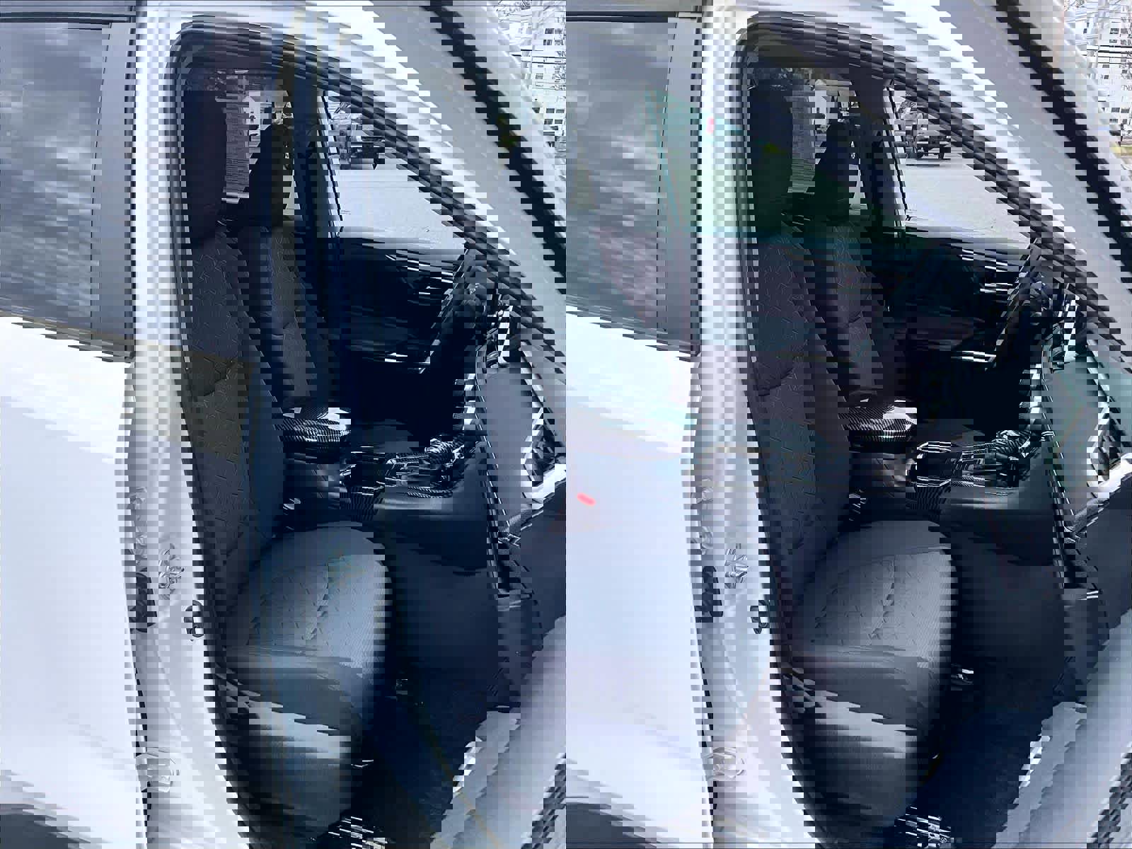 Used 2023 Toyota RAV4 XLE w/ Convenience Package image 11