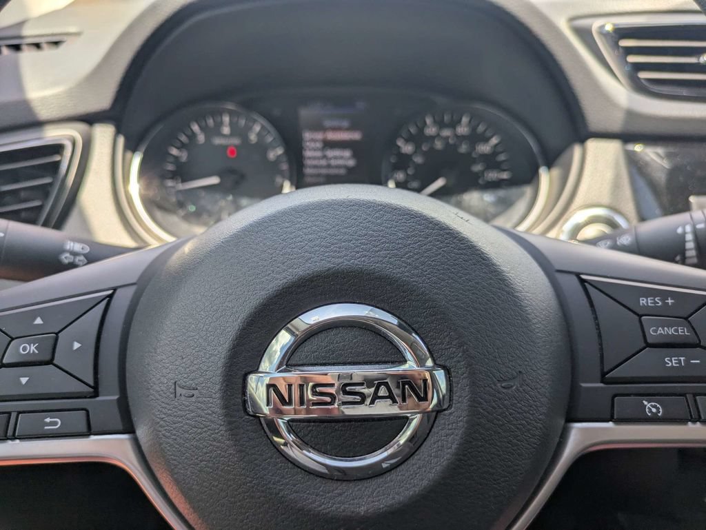 Used 2020 Nissan Rogue Sport SV FWD image 29