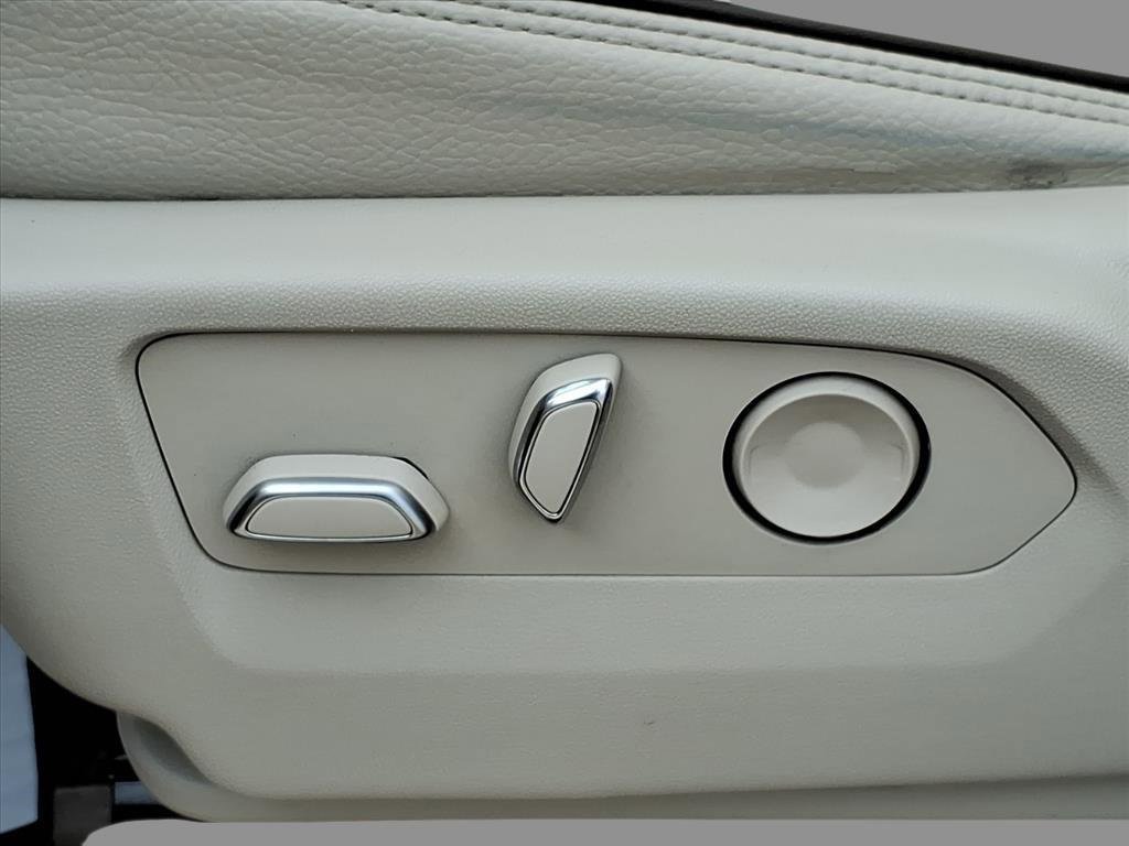 Used 2022 GMC Yukon XL Denali image 18