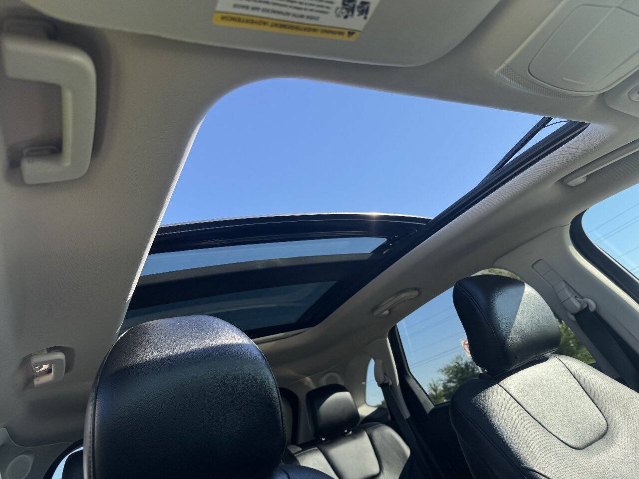 Used 2018 Ford Edge Titanium w/ Equipment Group 301A AWD/4WD image 14