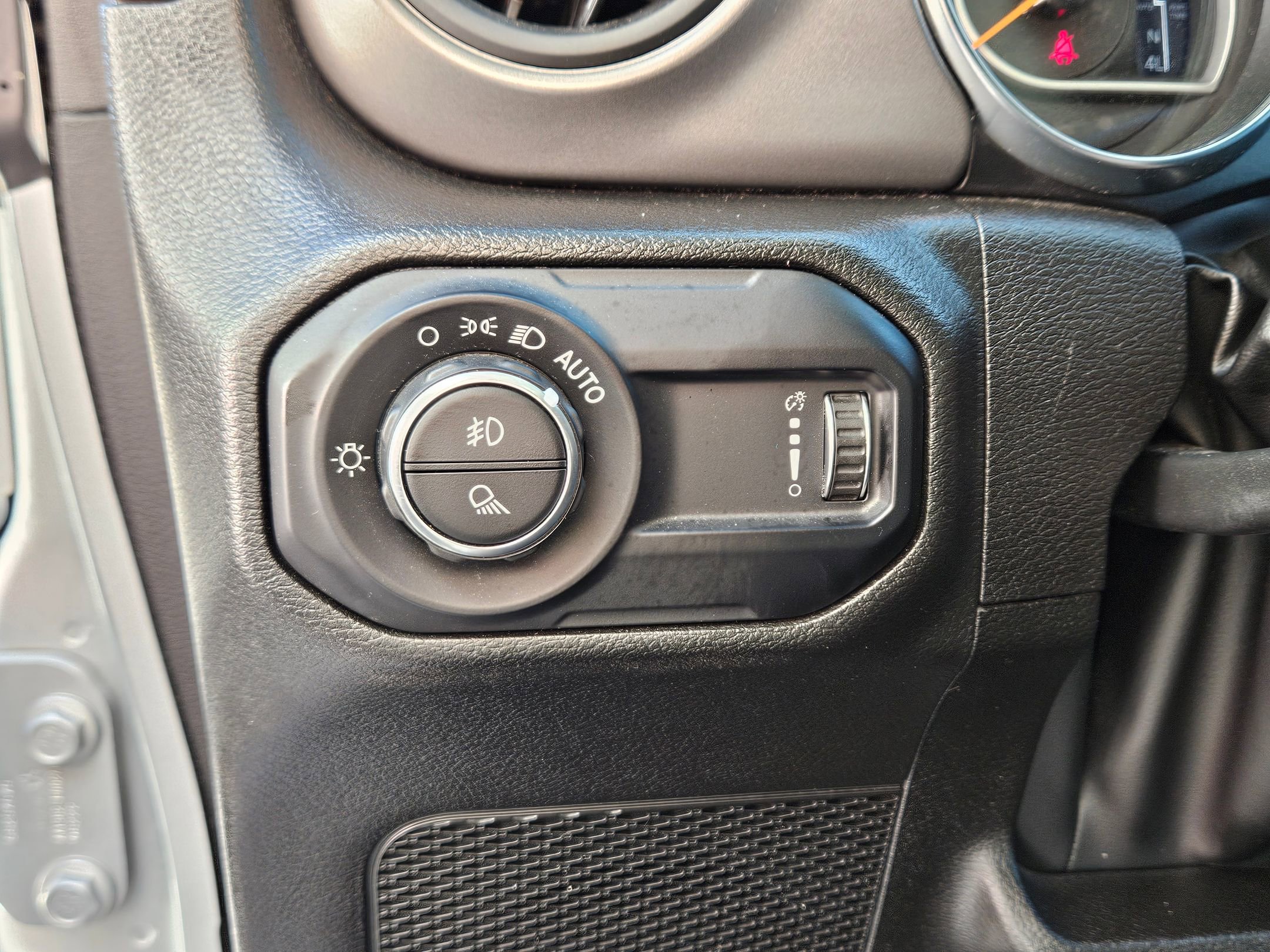 Used 2023 Jeep Gladiator Willys image 20