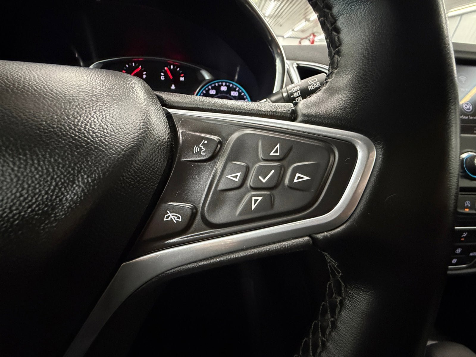 Used 2023 Chevrolet Equinox LT AWD/4WD image 18