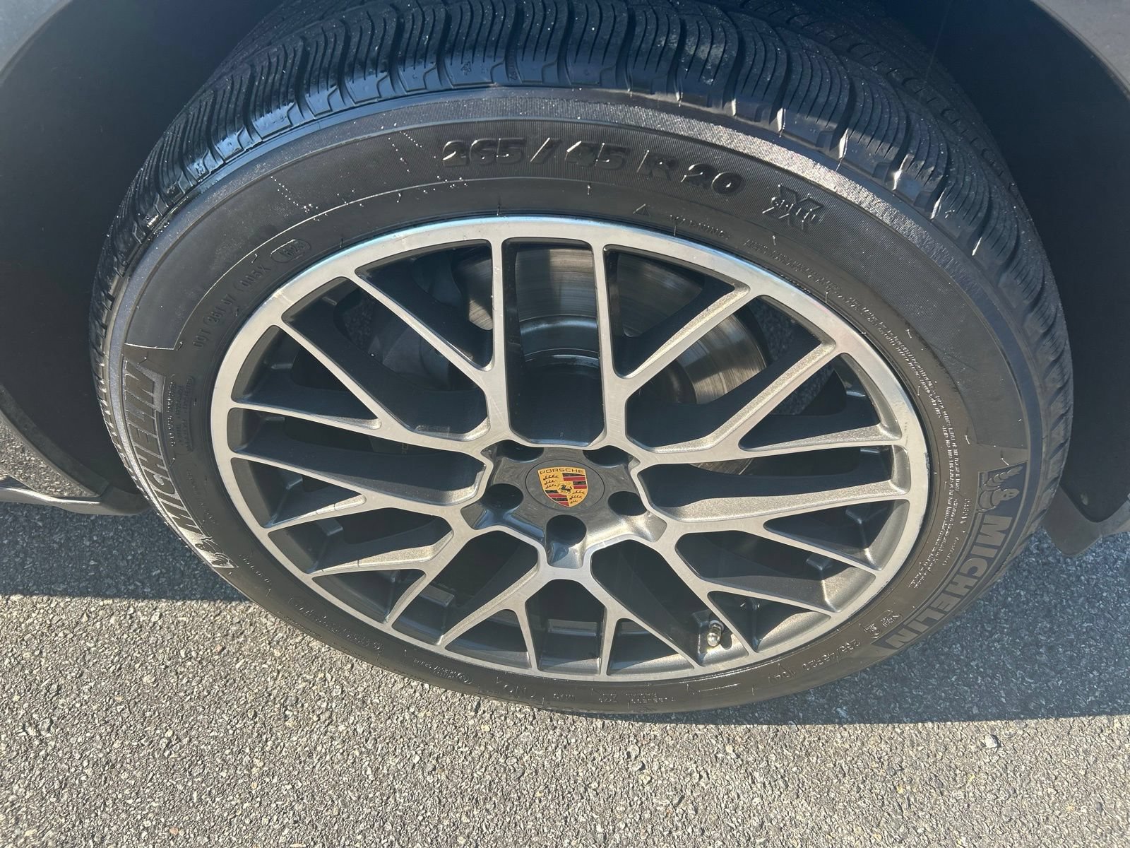 Used 2018 Porsche Macan Sport Edition AWD/4WD image 8
