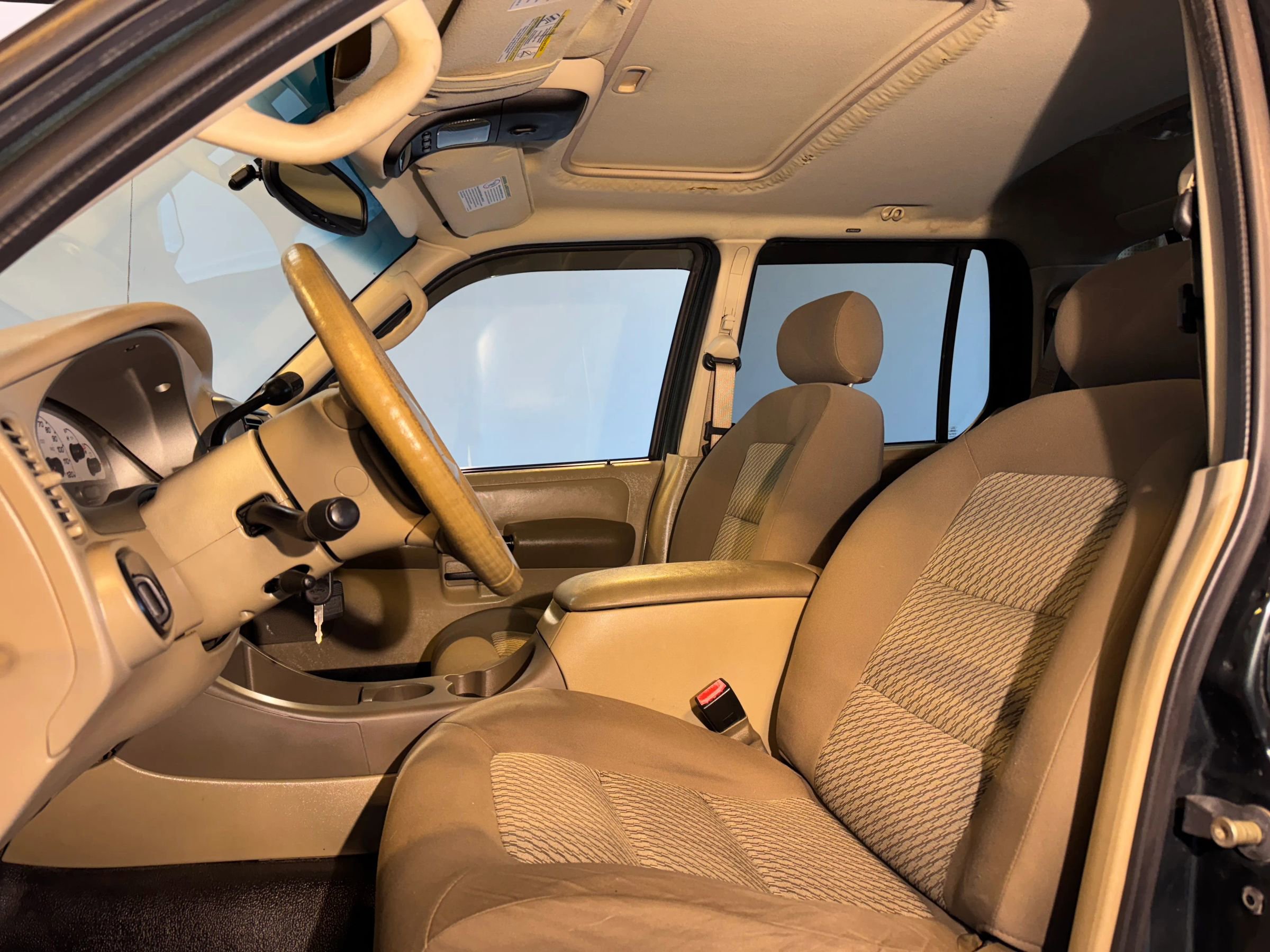 Used 2004 Ford Explorer Sport Trac XLT image 11