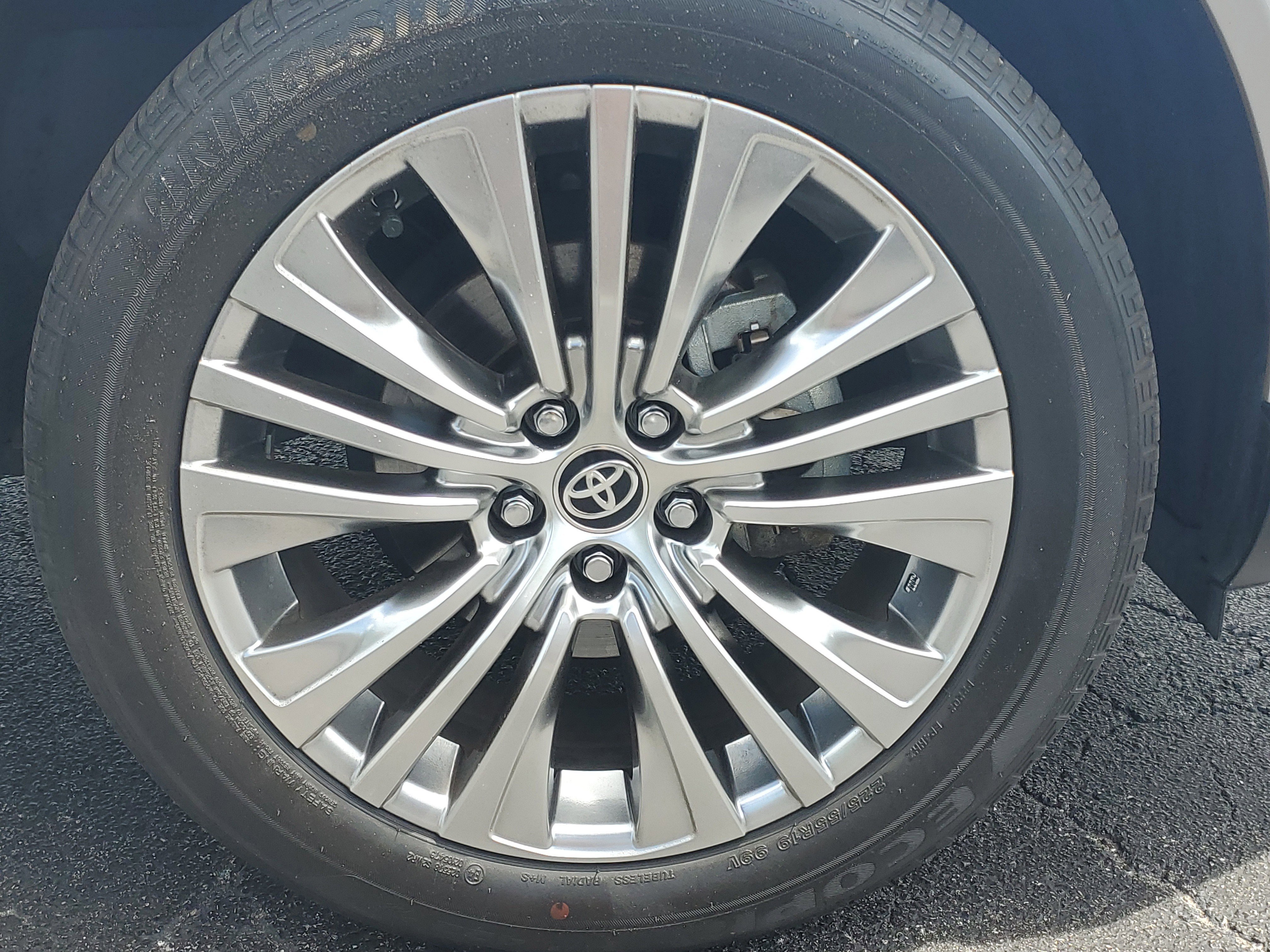 Certified 2021 Toyota Venza Limited w/ Advanced Technology Package image 6