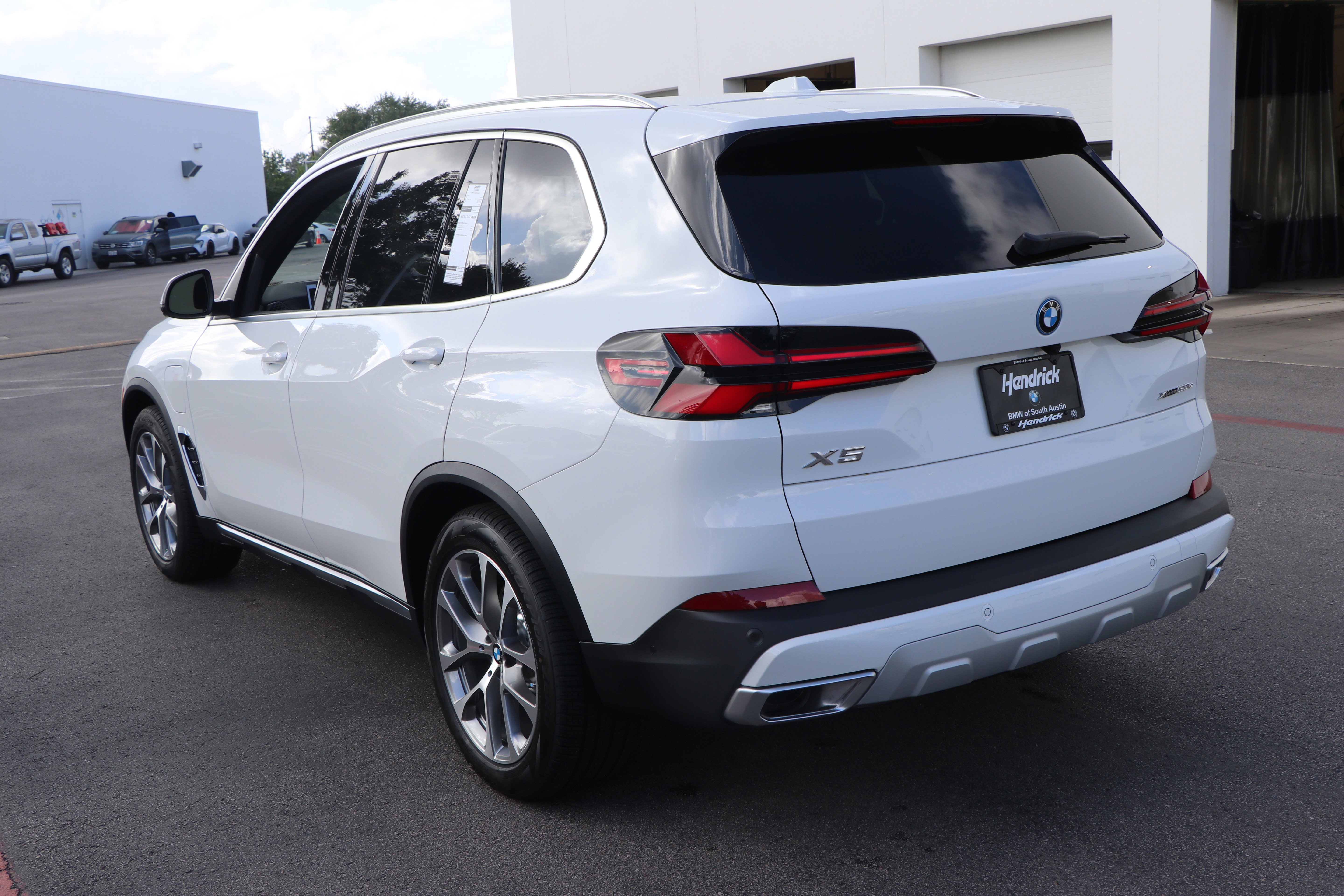 Used 2026 BMW X5 xDrive50e w/ Parking Assistance Package image 13