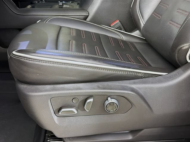 Used 2025 GMC Sierra 2500 AT4X AWD/4WD image 24