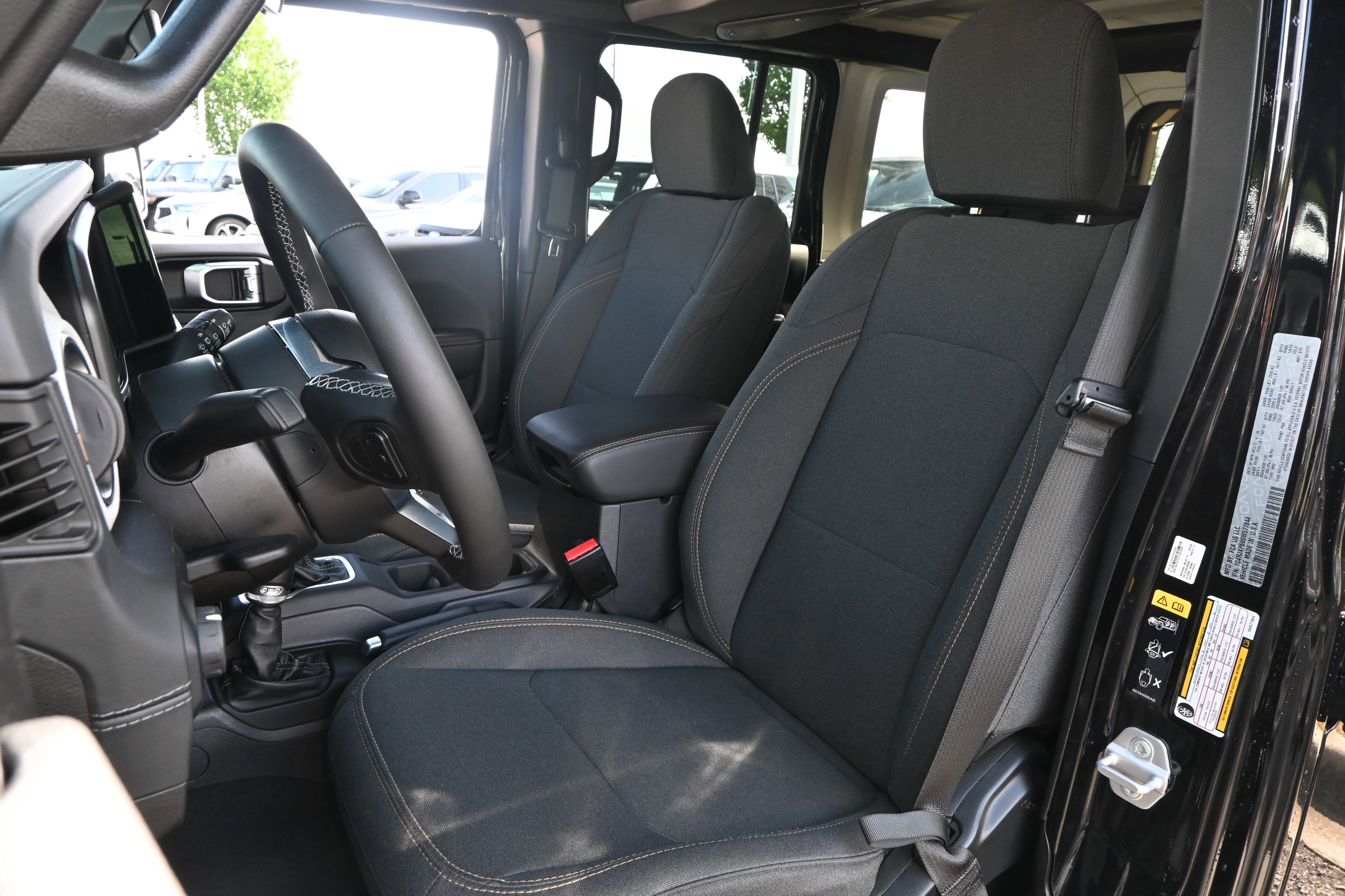 Used 2025 Jeep Wrangler Unlimited Sahara w/ Safety Group AWD/4WD image 16