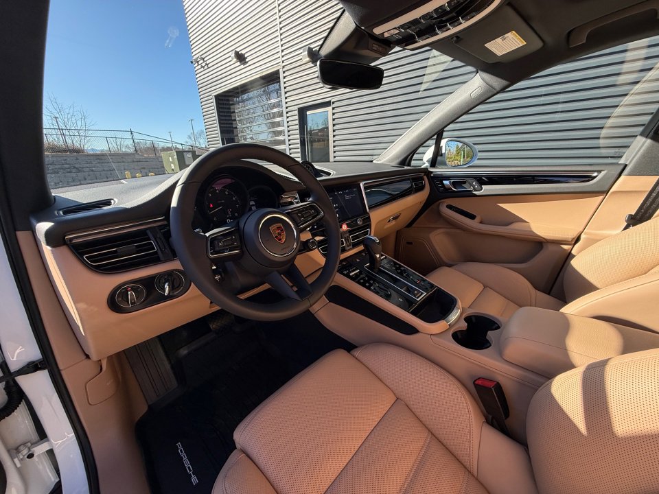 New 2026 Porsche Macan image 4