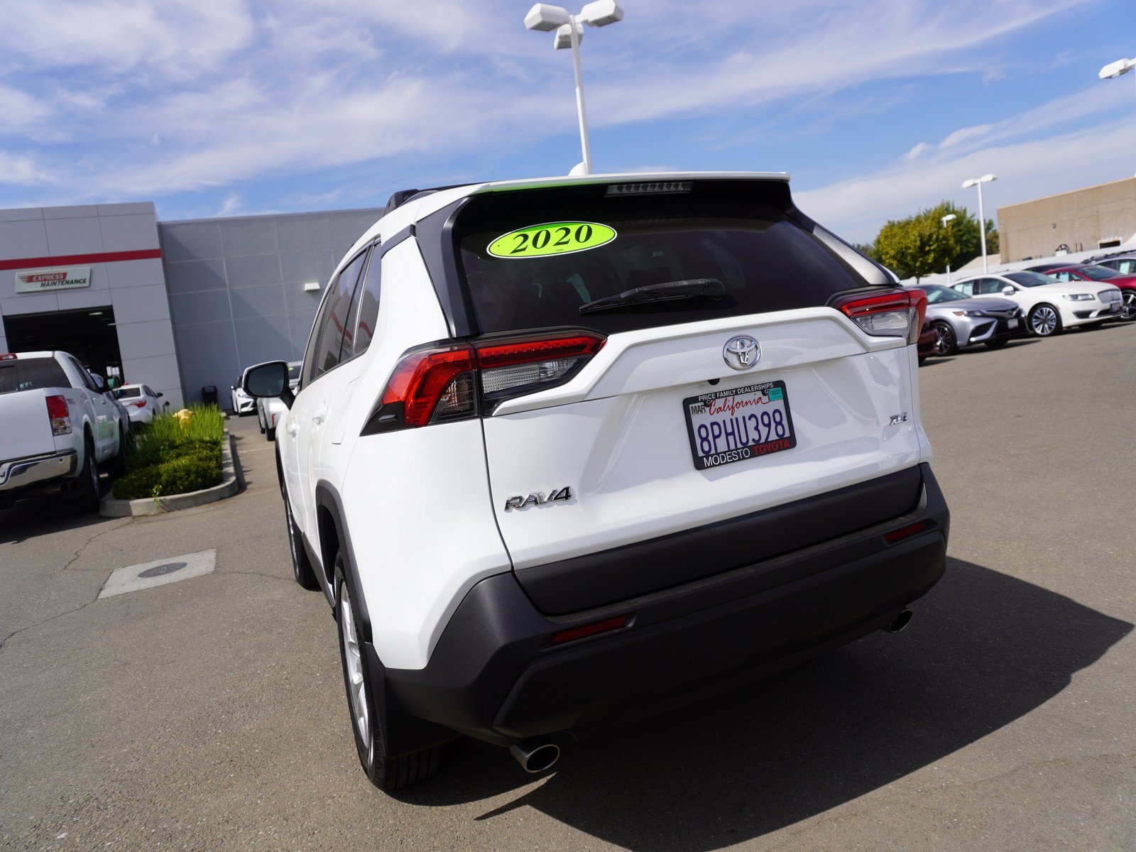 Used 2020 Toyota RAV4 XLE w/ All Weather Liner Package FWD image 8