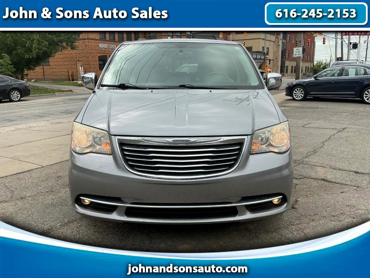 Used 2013 Chrysler Town & Country Touring-L w/ Driver Convenience Group image 1