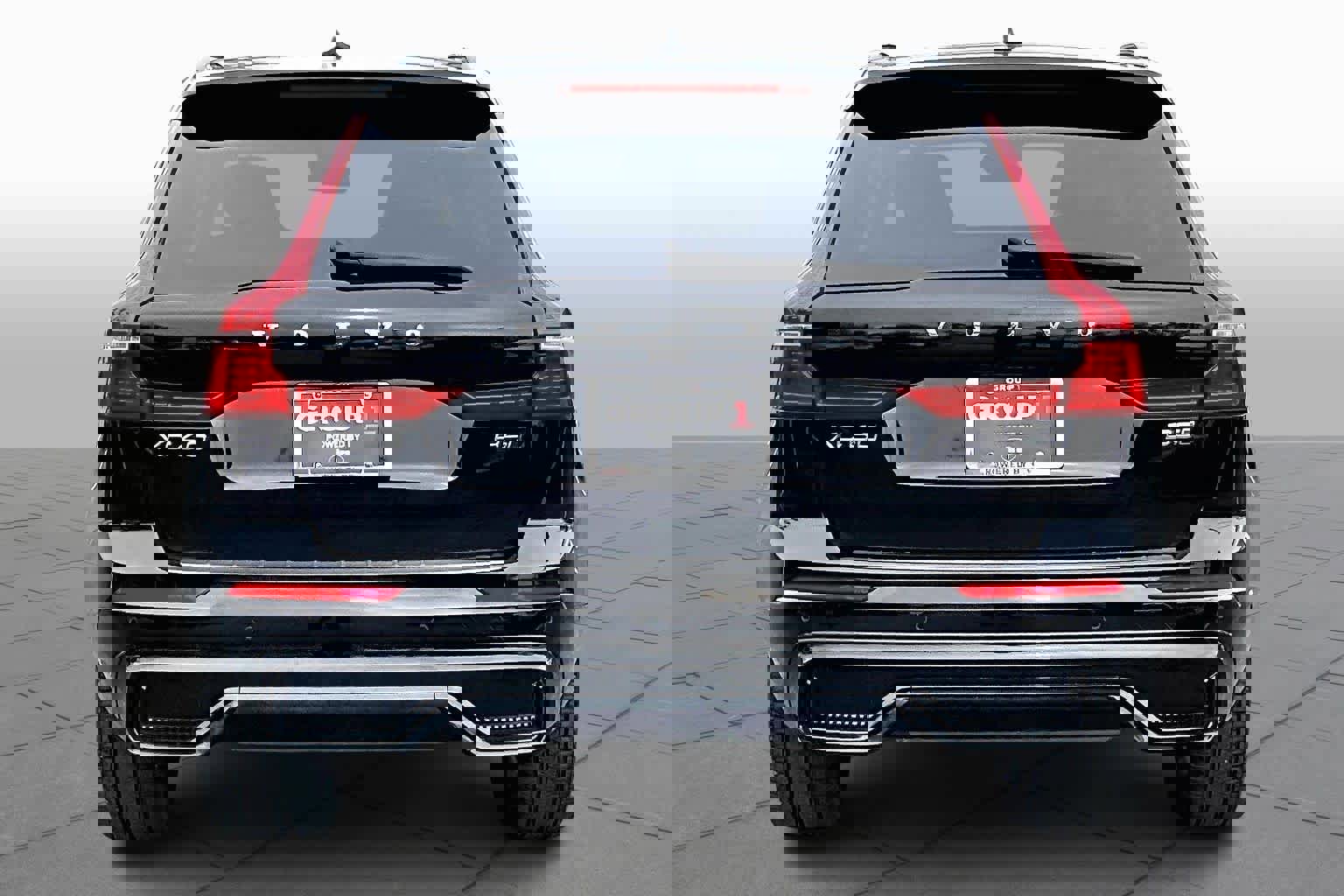 Certified 2023 Volvo XC60 B5 Plus w/ Climate Package image 5