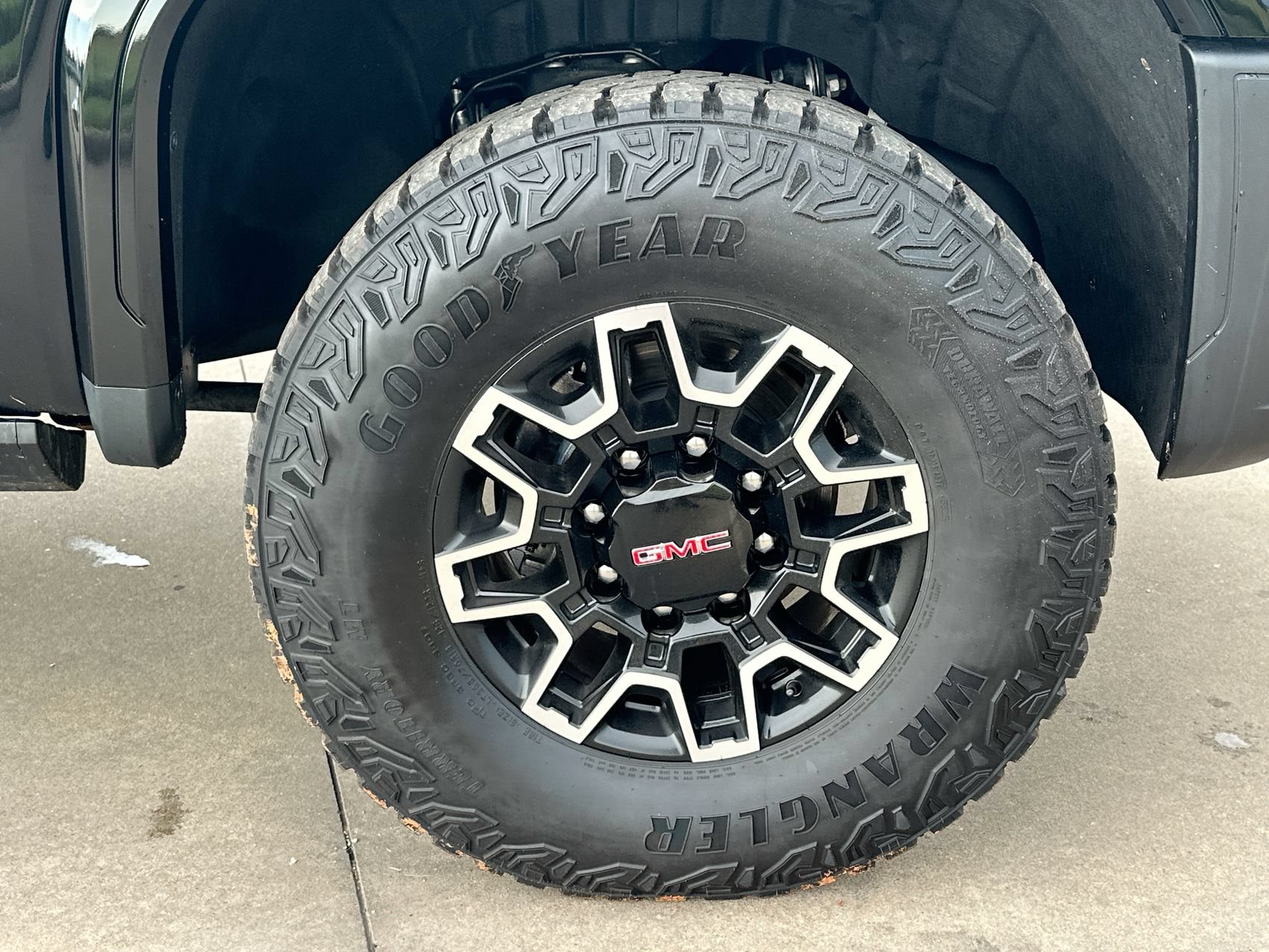 Used 2024 GMC Sierra 2500 AT4X AWD/4WD image 10
