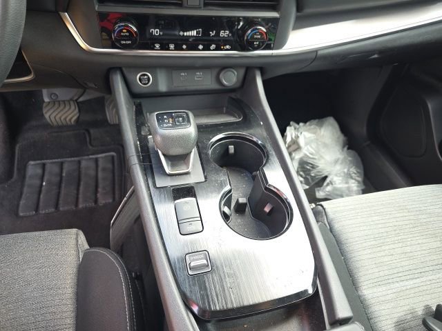 Used 2023 Nissan Rogue SV image 18