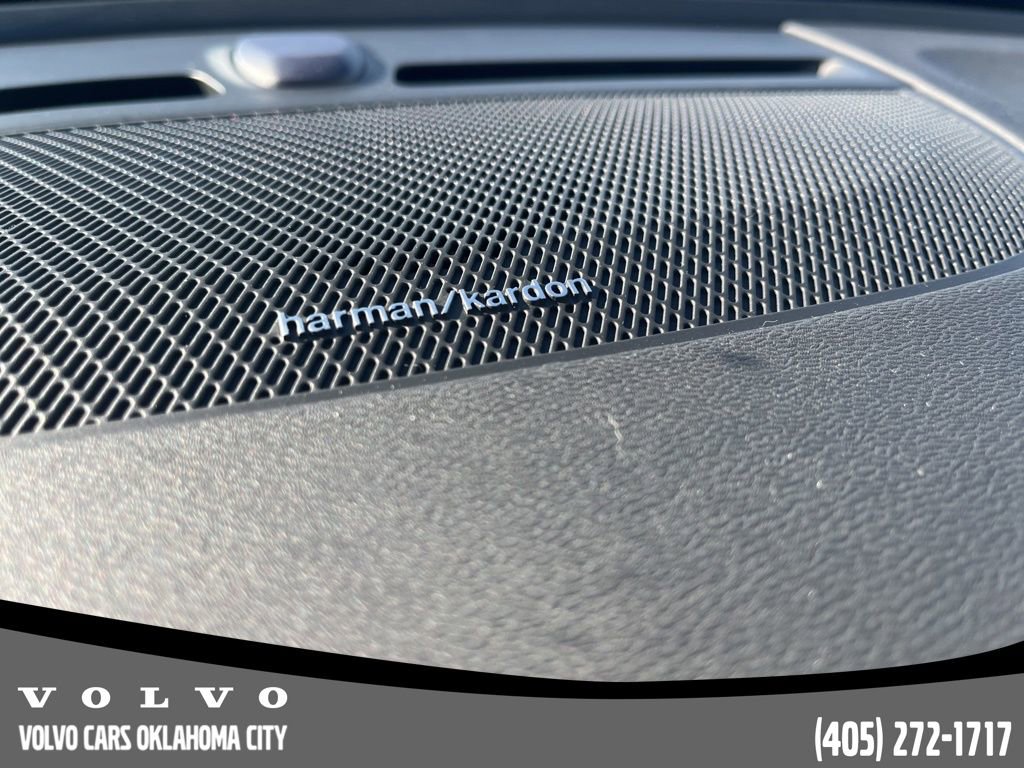 Certified 2023 Volvo XC40 B4 Ultimate w/ Protection Package Premier image 14