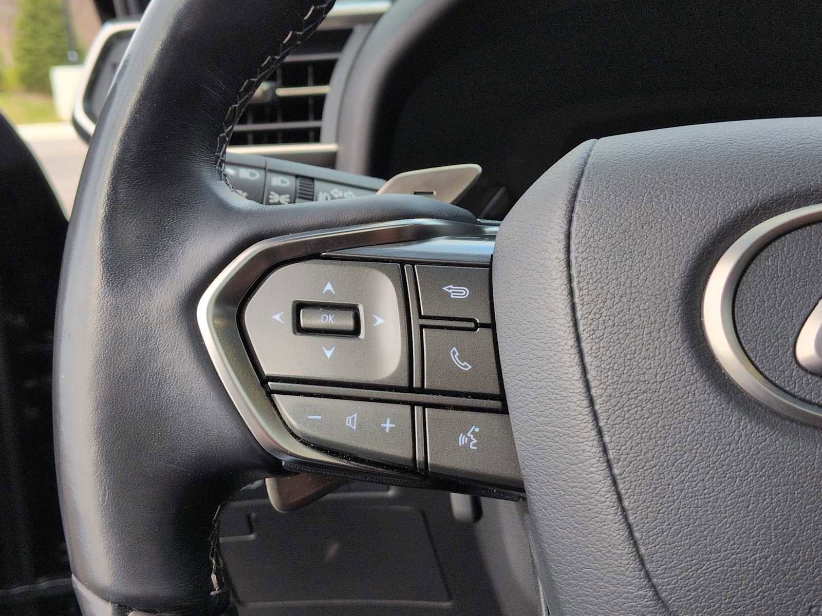 Used 2023 Lexus LX 600 4WD w/ Appearance Package image 25