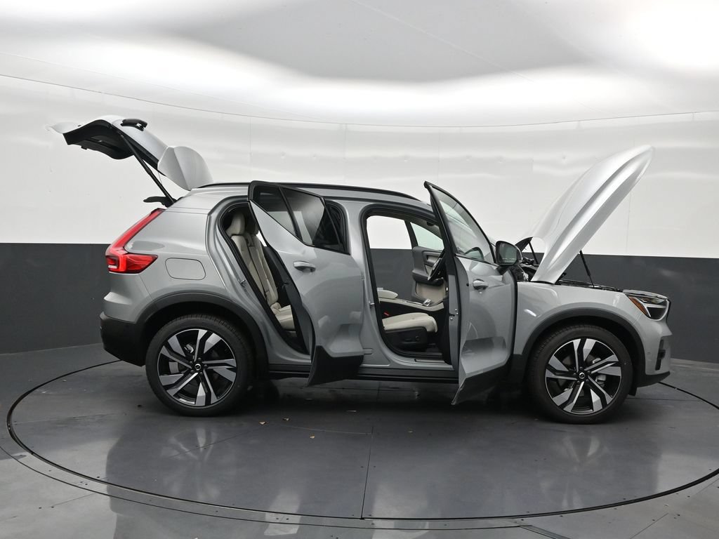 New 2026 Volvo XC40 B5 Plus w/ Protection Package Premier AWD/4WD image 30