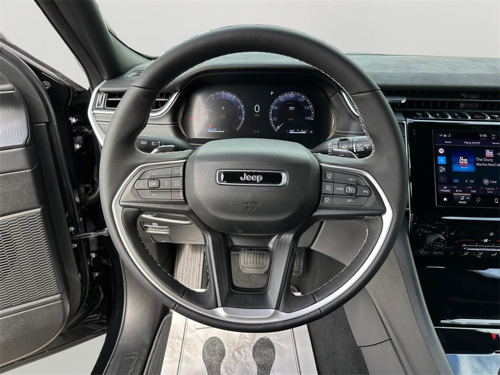 New 2025 Jeep Grand Cherokee Altitude image 19