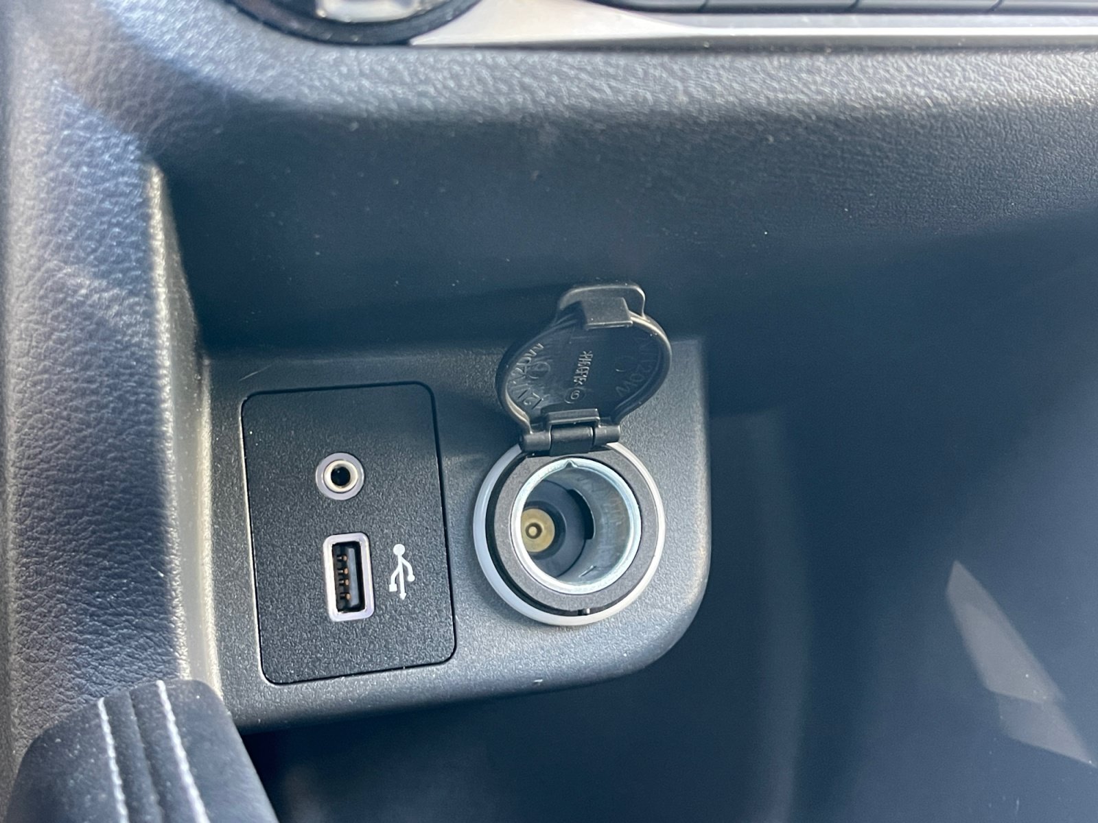 Used 2020 Nissan Kicks SR FWD image 29