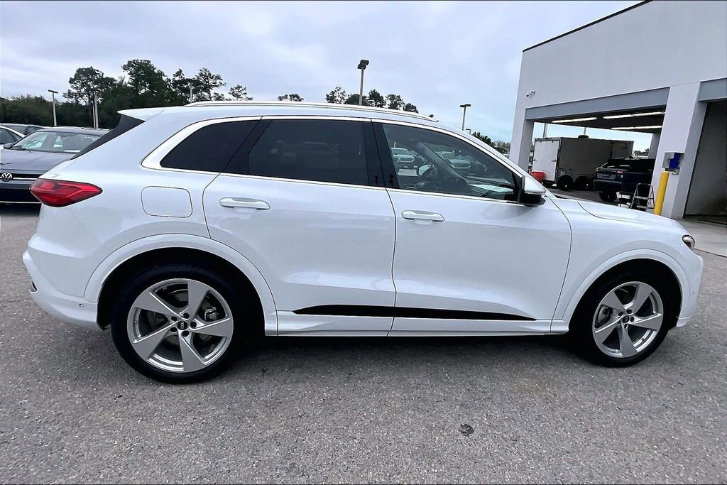 Certified 2025 Audi Q5 Prestige image 4
