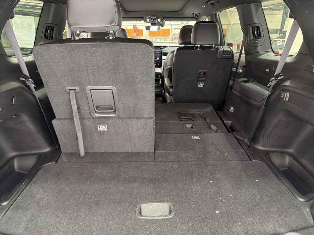 Used 2024 Jeep Grand Cherokee L Limited w/ Luxury Tech Group II image 29