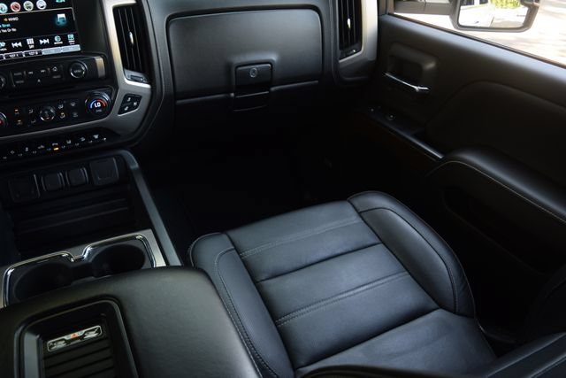 Used 2019 GMC Sierra 2500 Denali w/ Duramax Plus Package AWD/4WD image 13