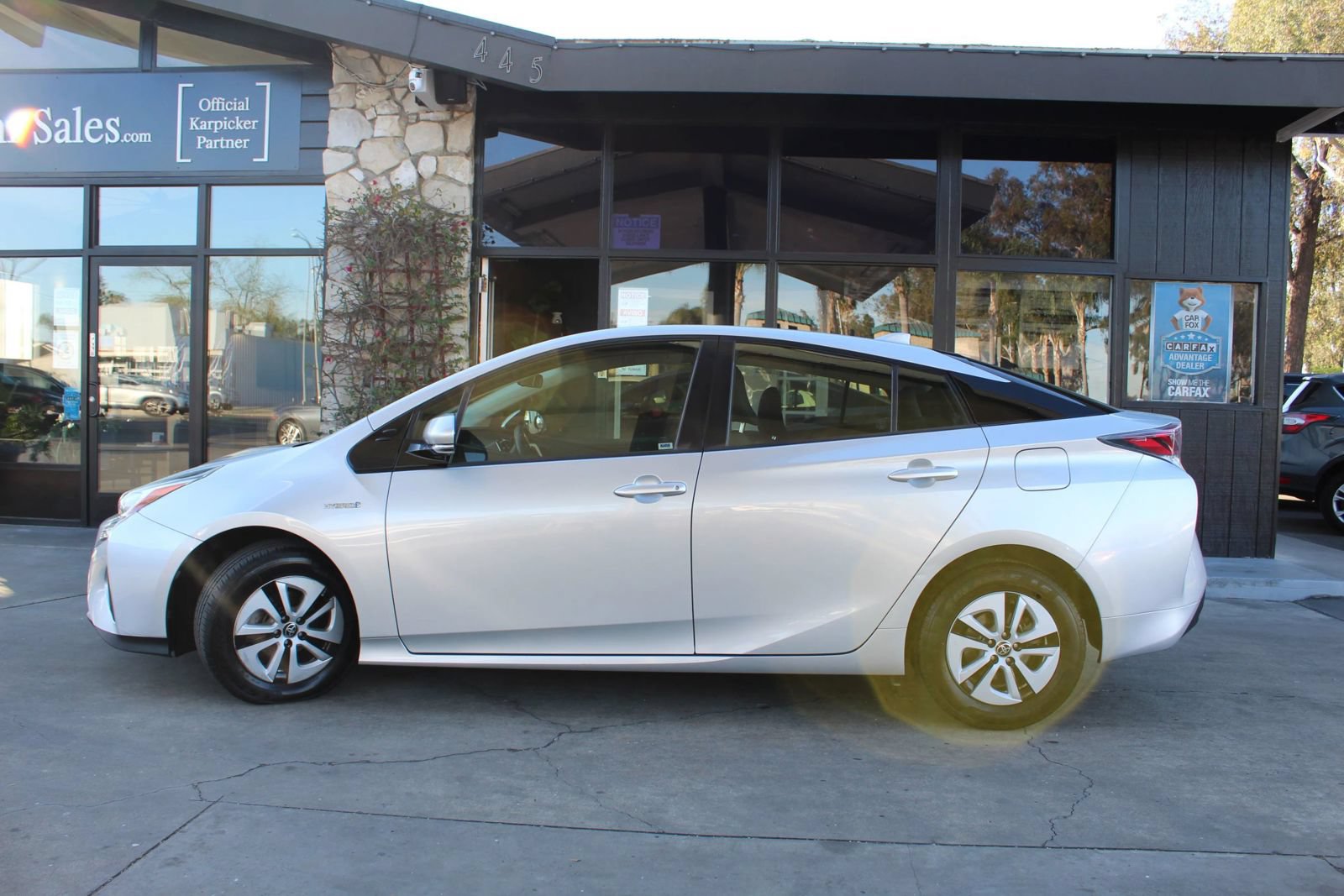 Used 2017 Toyota Prius Four FWD image 2