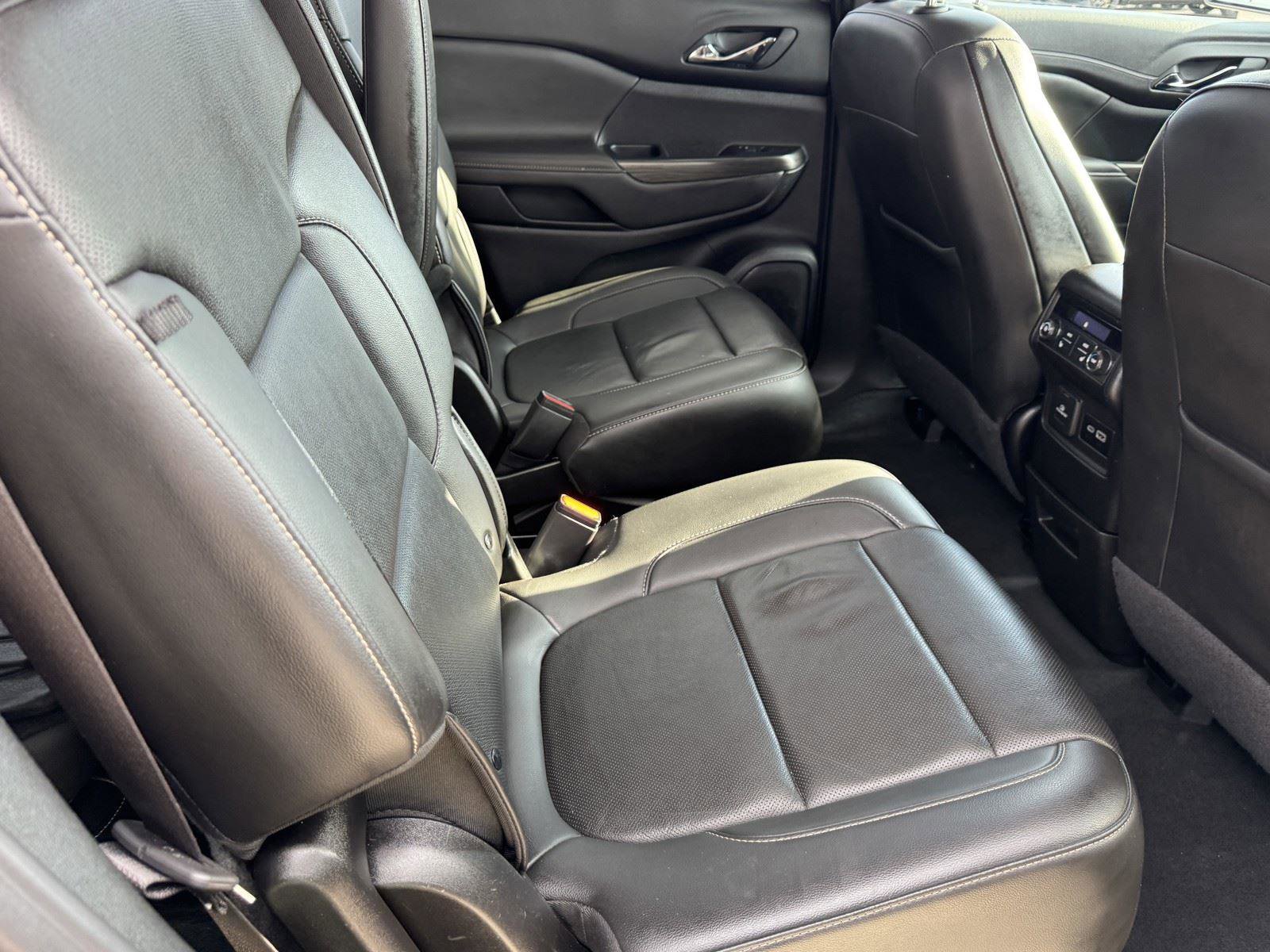 Used 2023 GMC Acadia SLT w/ Elevation Edition image 10