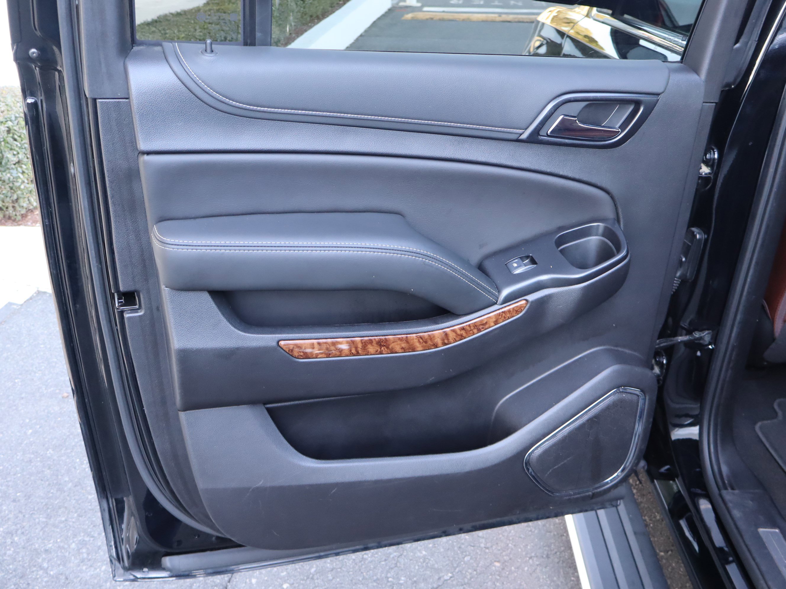 Used 2020 Chevrolet Suburban Premier w/ Premier Plus Edition image 32