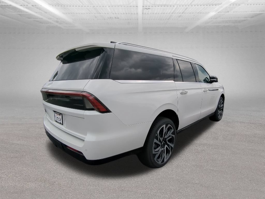 New 2026 Lincoln Navigator L Reserve AWD/4WD image 9