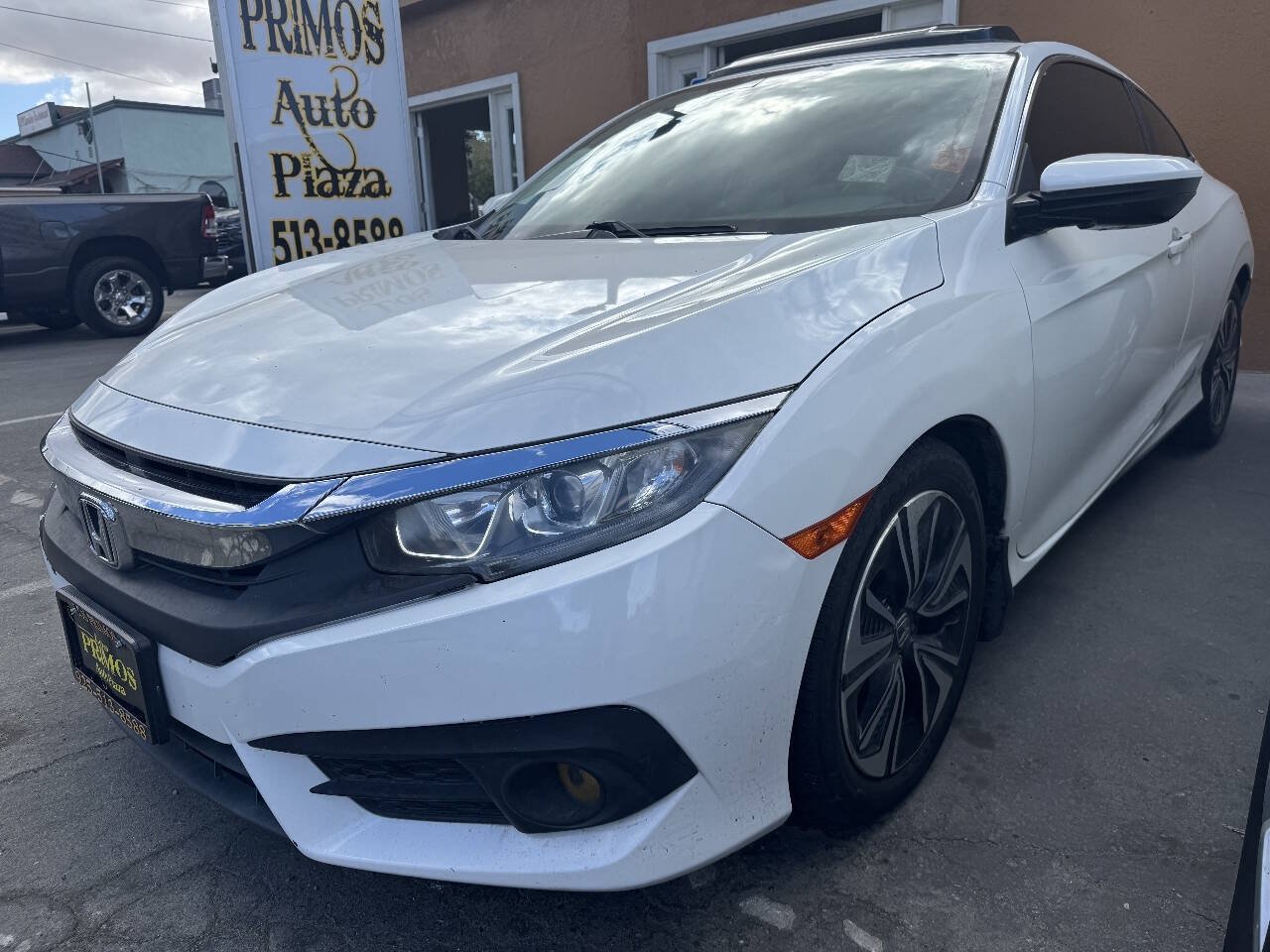 Used 2017 Honda Civic EX-L image 2