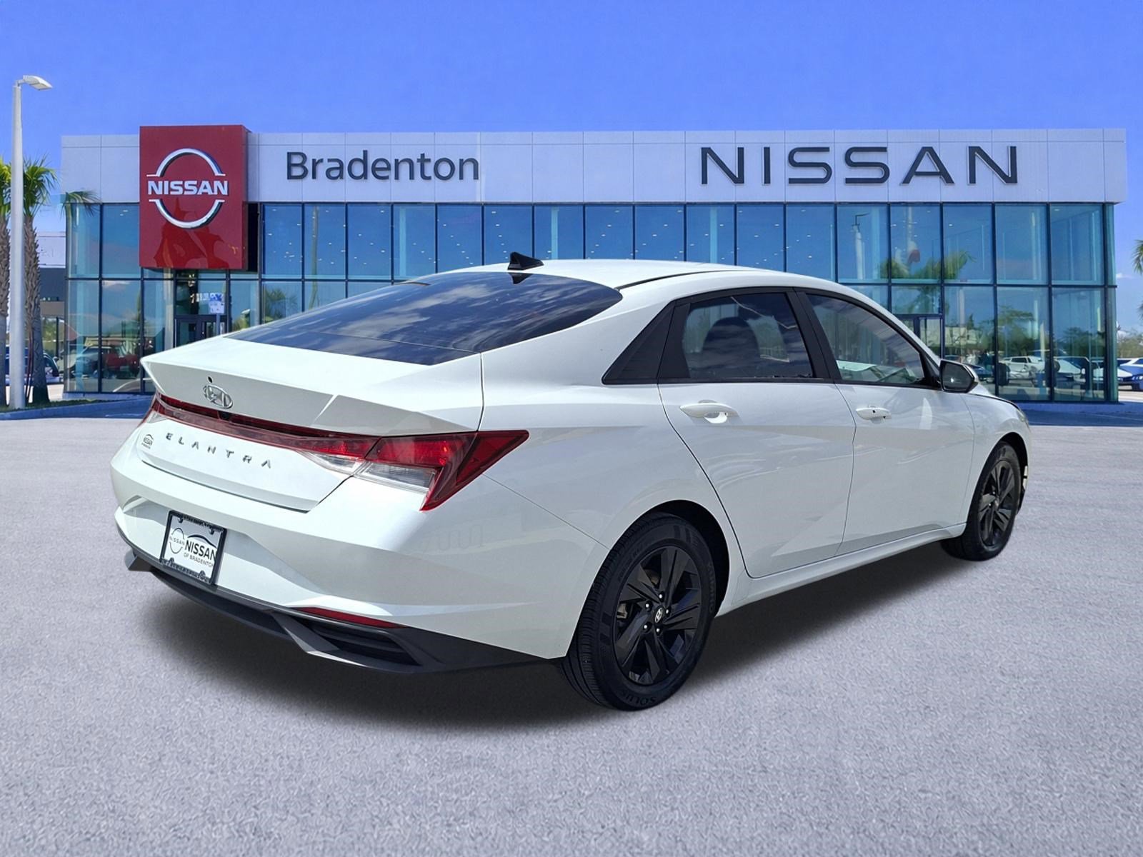 Used 2021 Hyundai Elantra SEL FWD image 5