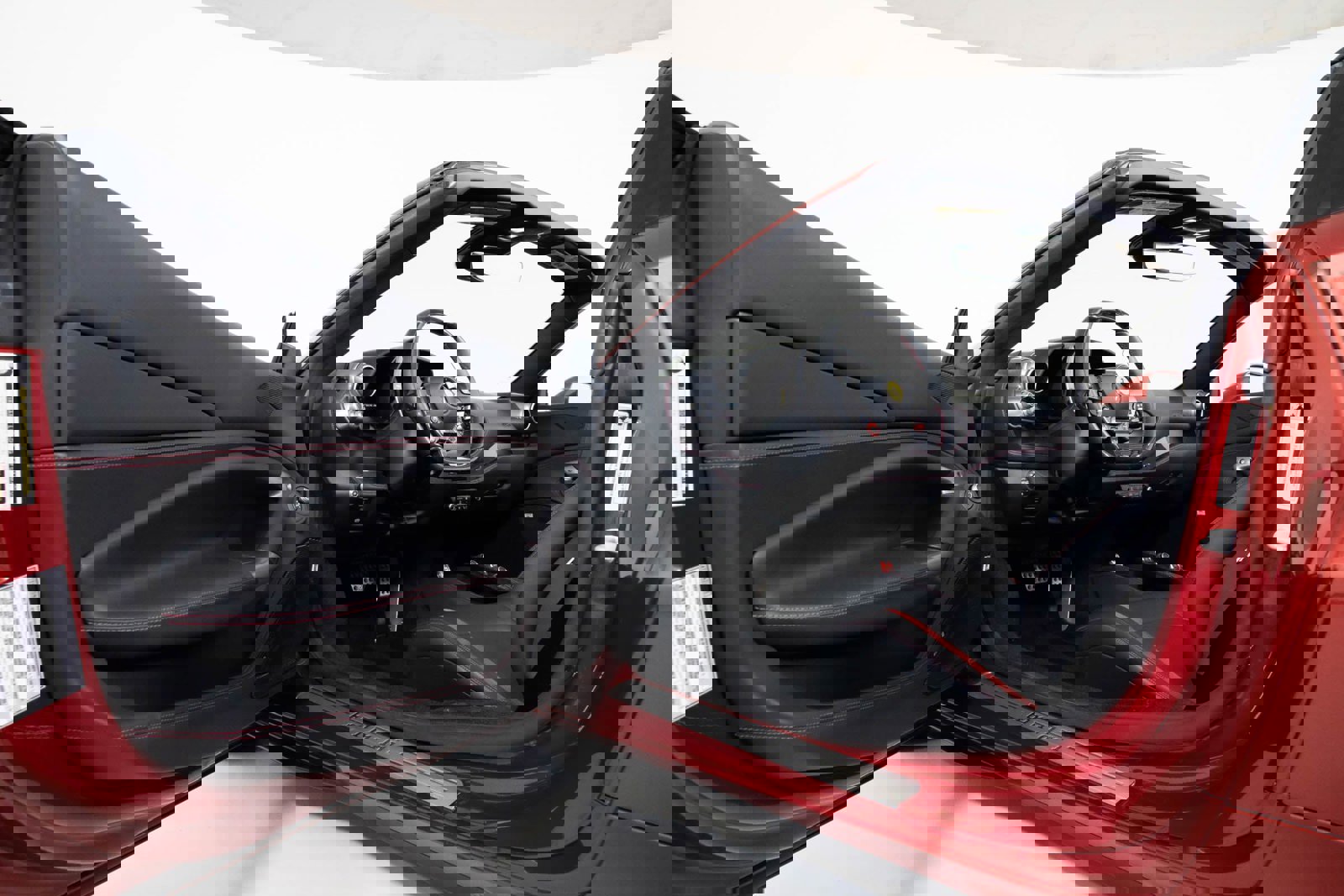 Used 2023 Ferrari F8 Spider image 30