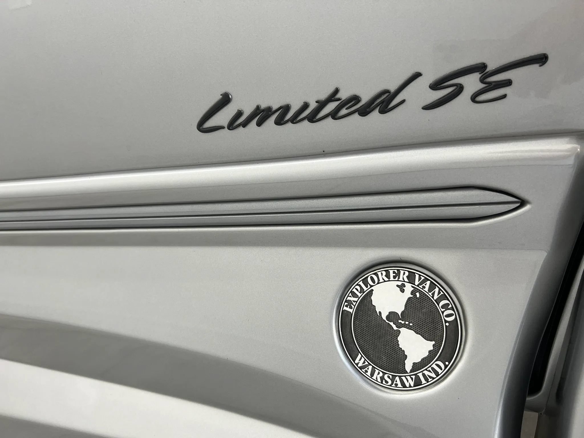 Used 2021 Chevrolet Express 3500 LS w/ Chrome Appearance Package RWD image 8