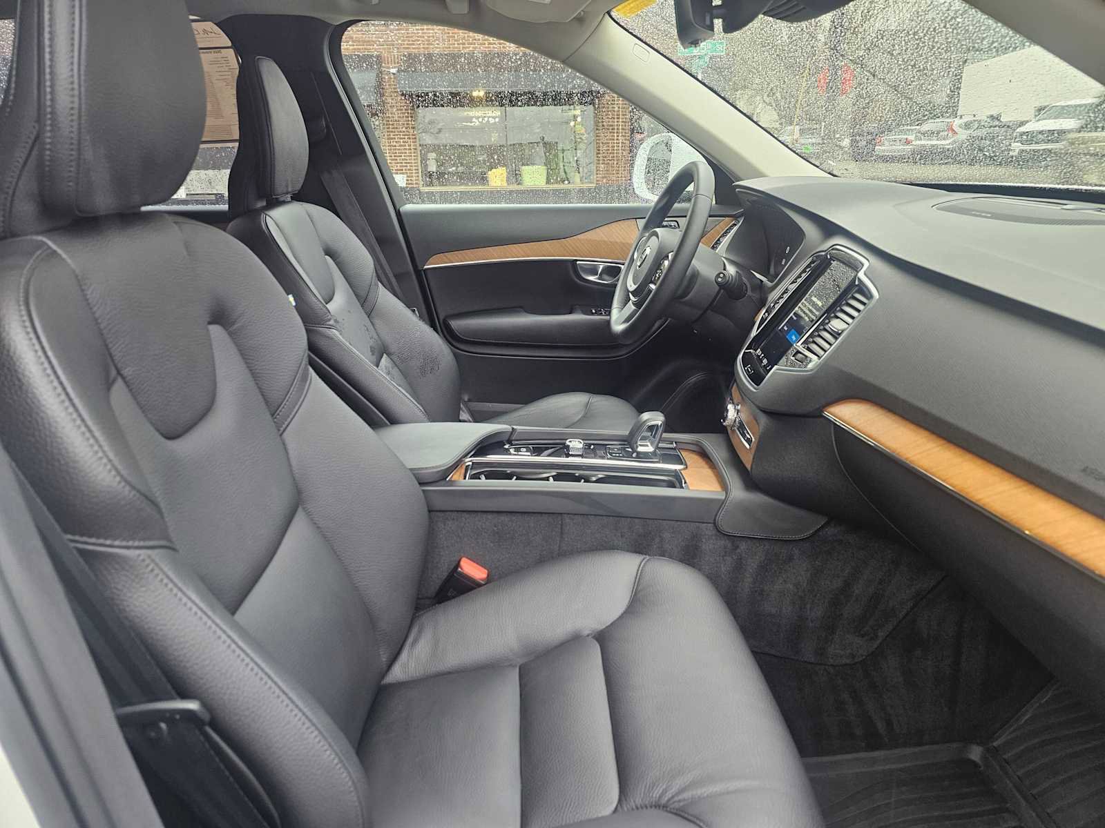 Certified 2025 Volvo XC90 T8 Plus w/ Protection Package Premier image 10