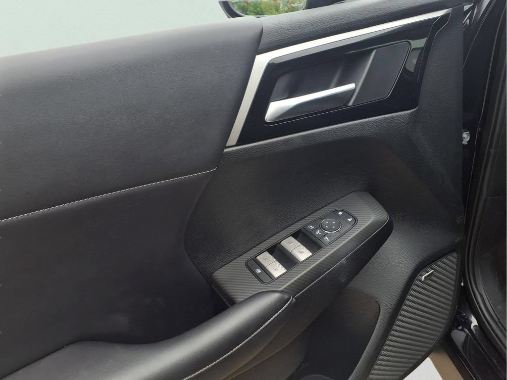 Used 2025 Mitsubishi Outlander SE FWD image 9