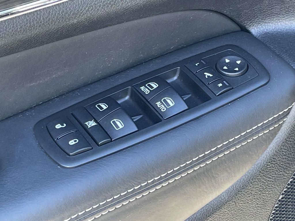 Used 2014 Jeep Grand Cherokee Overland w/ Advanced Technology Group image 16