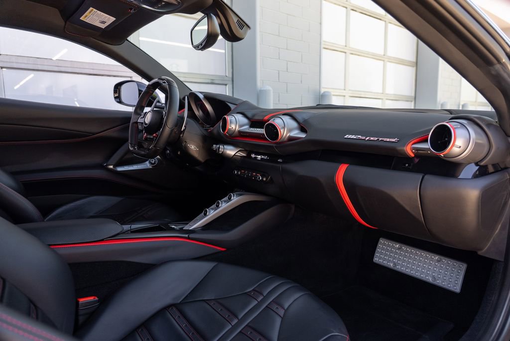 Used 2018 Ferrari 812 Superfast RWD image 30