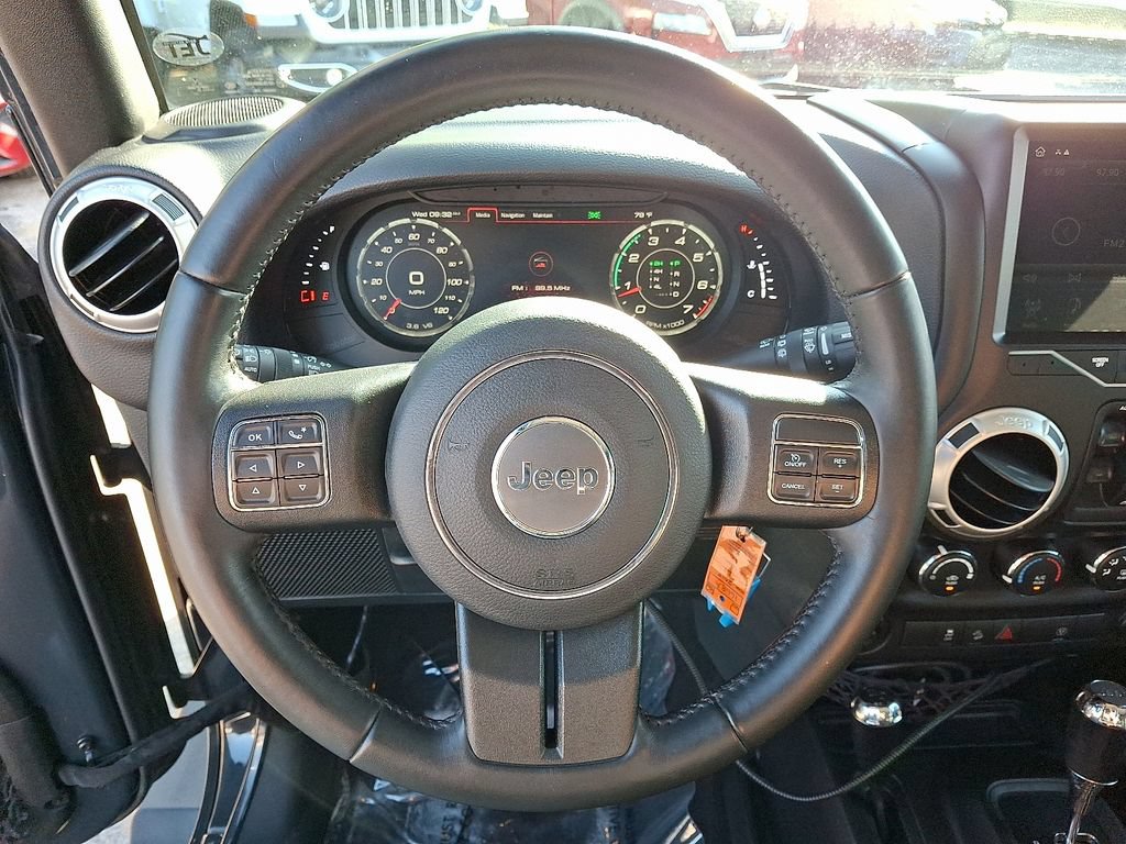 Used 2018 Jeep Wrangler Unlimited Sahara w/ Connectivity Group AWD/4WD image 19