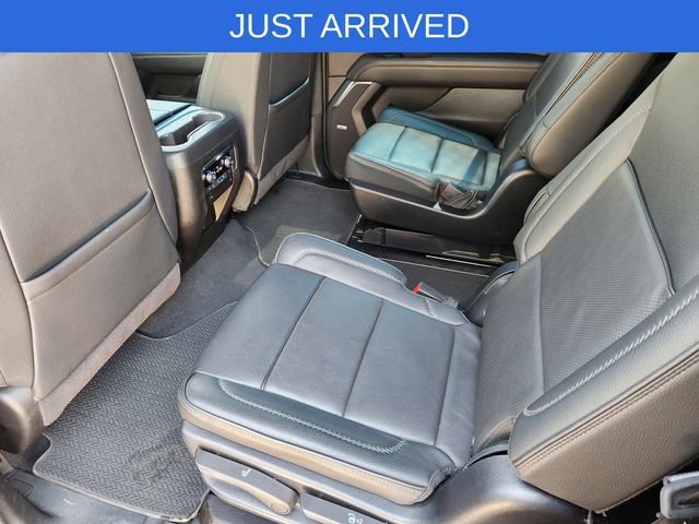 Used 2025 GMC Yukon XL Denali AWD/4WD image 32
